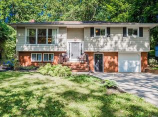 626 Meadow Rd, Kings Park, NY 11754