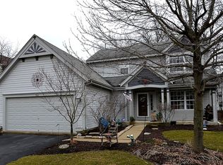 561 Arlington Ln, South Elgin, IL 60177