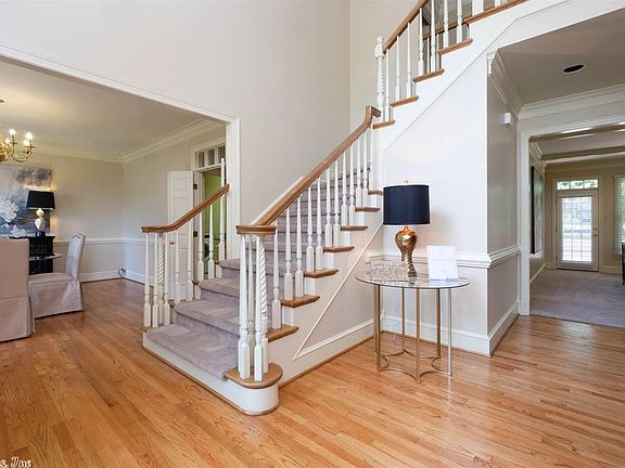 3rd image of 55 Fontenay Cir