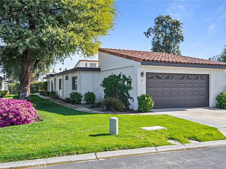 17 Toledo Dr — Photo 1