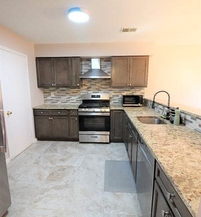 5th image of 83 Winchester Way