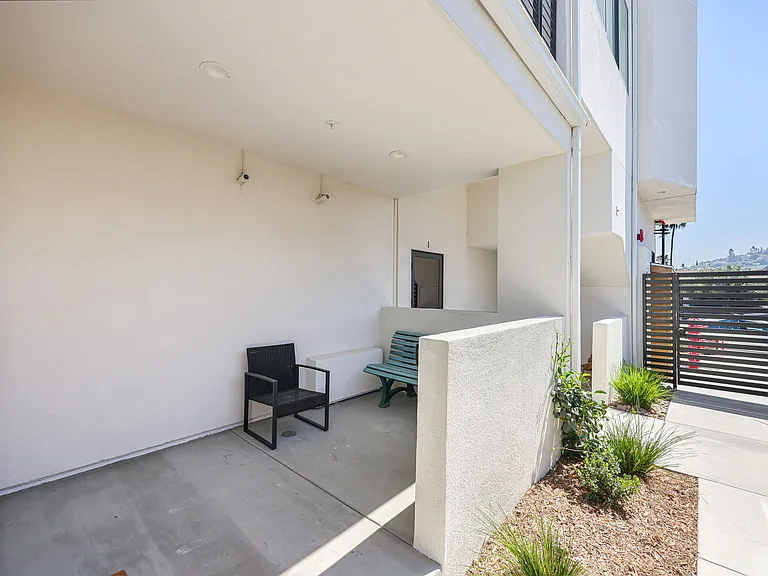 University Row Homes — Photo 32
