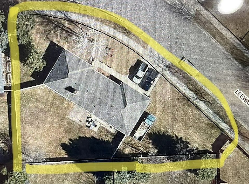 1st image of 215 Leeward Hills Ln