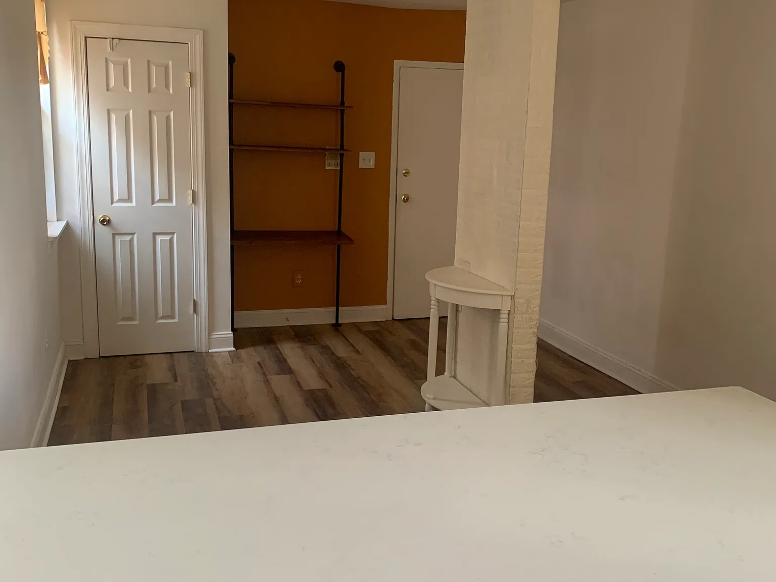 1 bed, 400 sqft, $1,015 — Photo 2