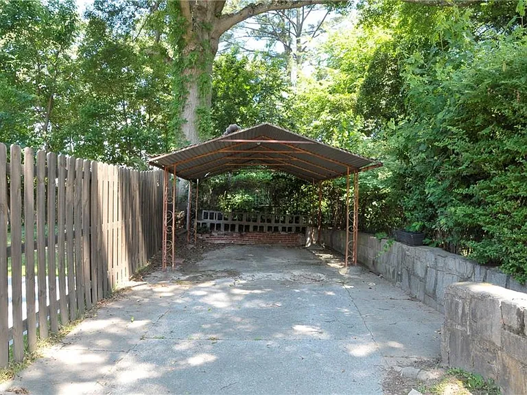 602 Sherwood Rd NE — Photo 24