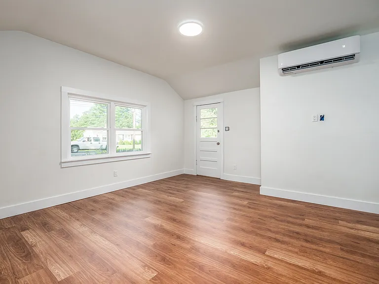 117 Precinct St — Photo 17