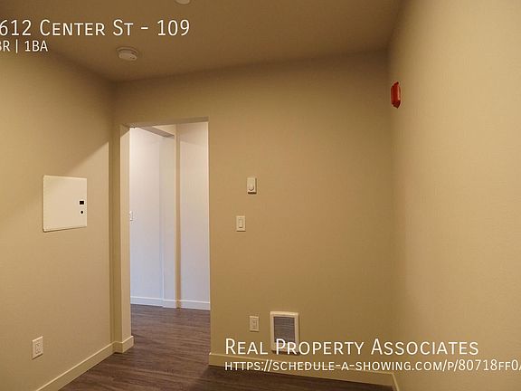 5th image of 3612 Center St #109