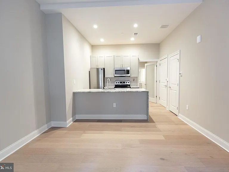 1411-1 Walnut St #203 — Photo 12