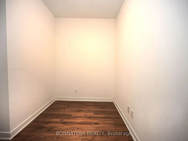 405 Dundas St W #319 — Photo 22