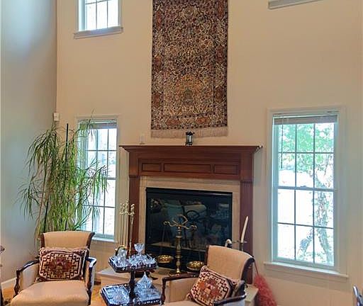 5th image of 14 Tuxedo Ln