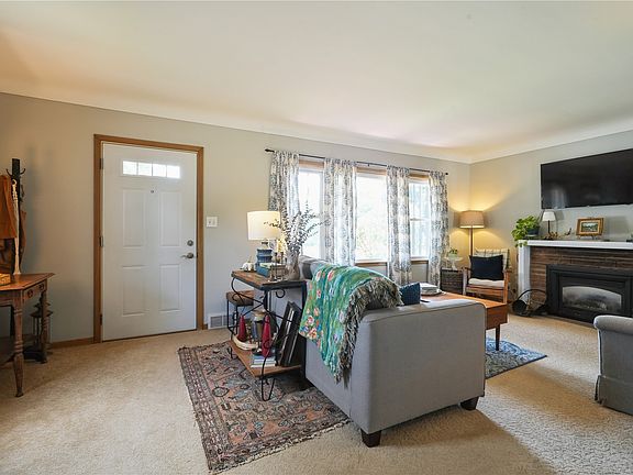 3rd image of 2736 14th Ave SE