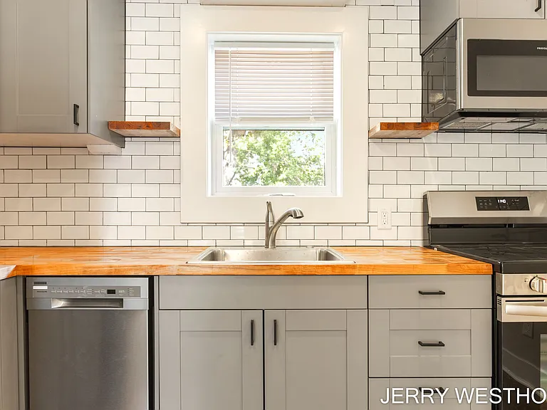 715 Butterworth St SW #2 — Photo 13