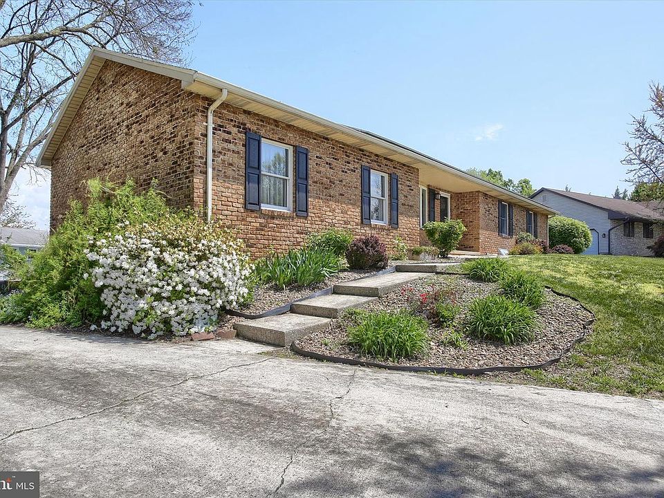 1st image of 313 Croghan Dr