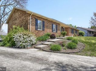 313 Croghan Dr, Carlisle, PA 17013