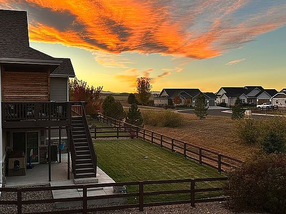 4th image of 912 Barn Yard Dr