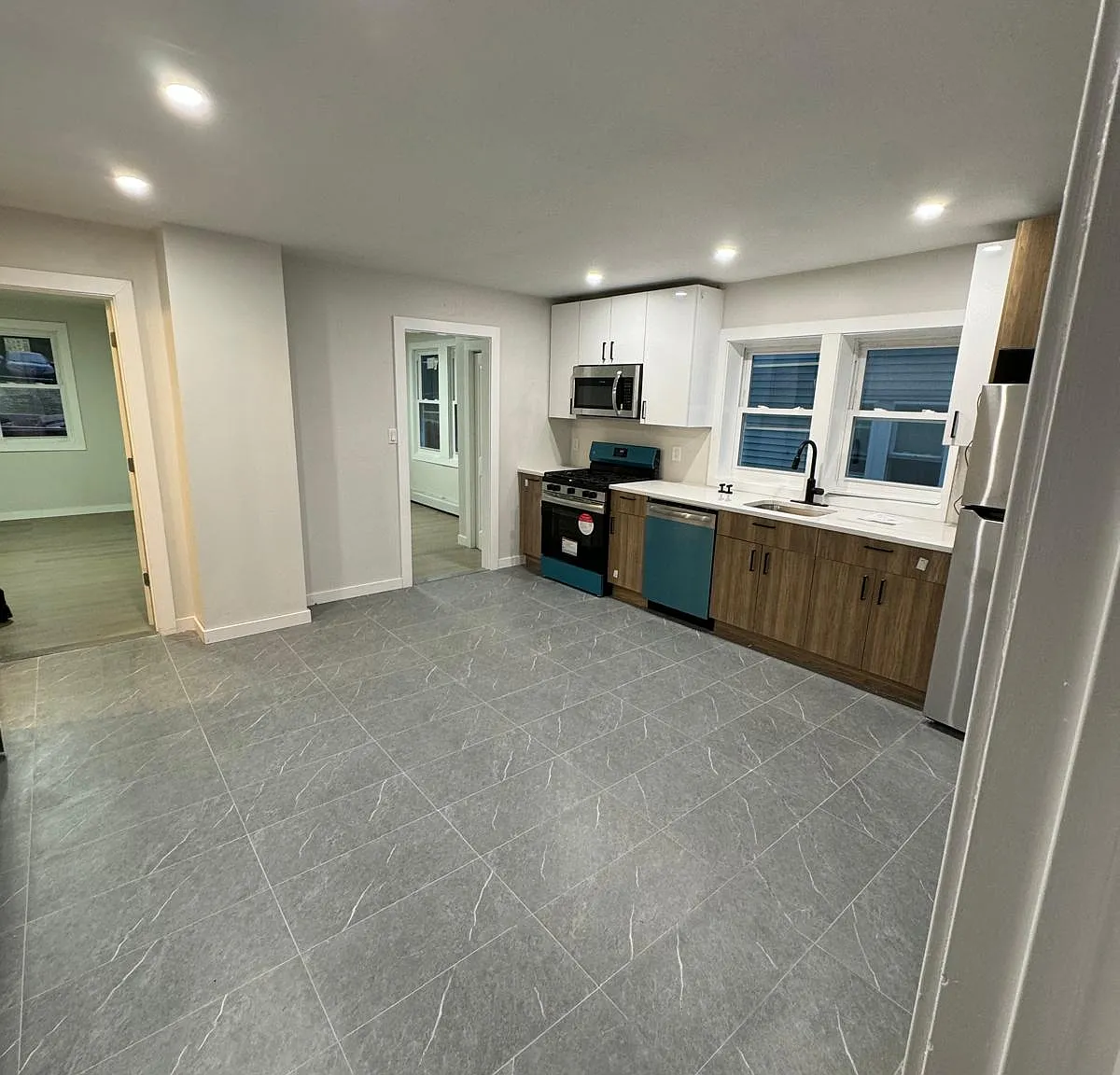 4 bed, 1270 sqft, $1,675 — Photo 3