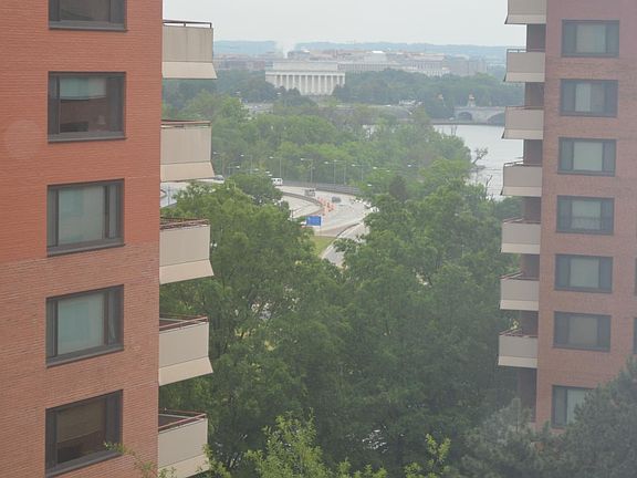 3rd image of 1111 Arlington Blvd #834A