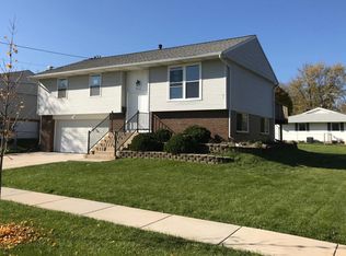 438 Ridge Cir, Streamwood, IL 60107