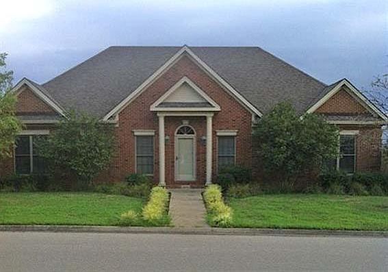 1st image of 1405 Clubhouse Ln