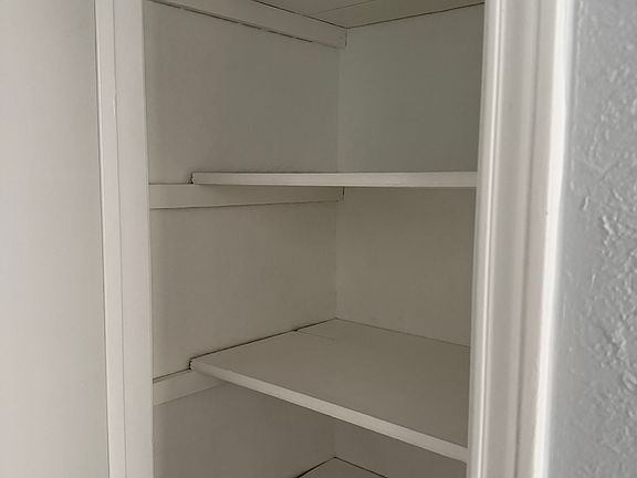 3rd image of 304 Gregory Ln