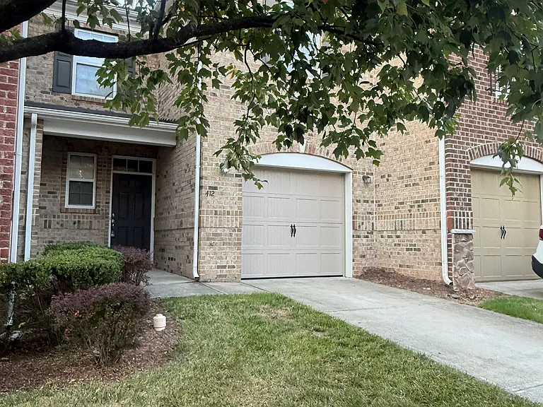 412 Longchamp Ln — Photo 2