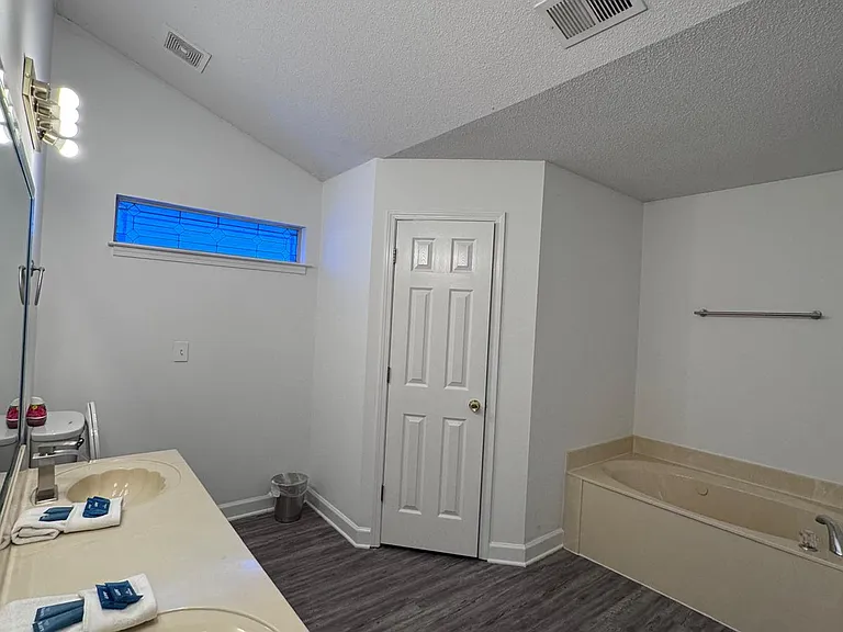 7503 Hunters Hollow Ln — Photo 33