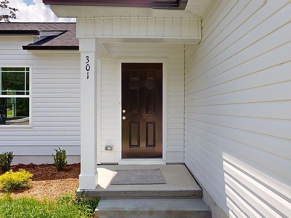 2nd image of 301 Grand Oaks Dr