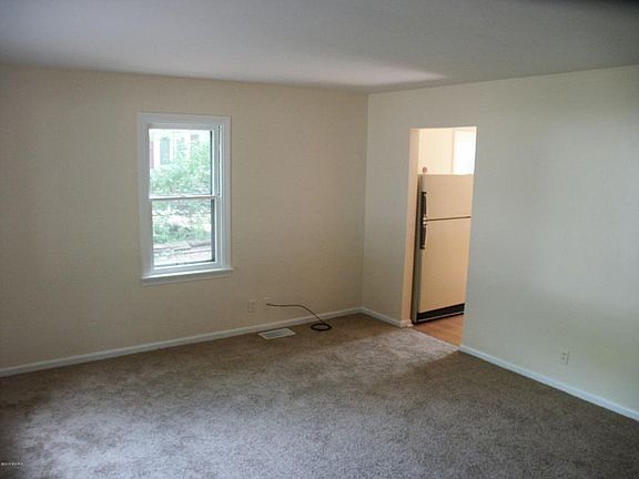 2nd image of 2933 Lorraine Ave