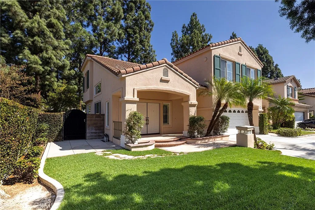 4 bed, 2.5 bath, 2135 sqft, $5,250 — Photo 2