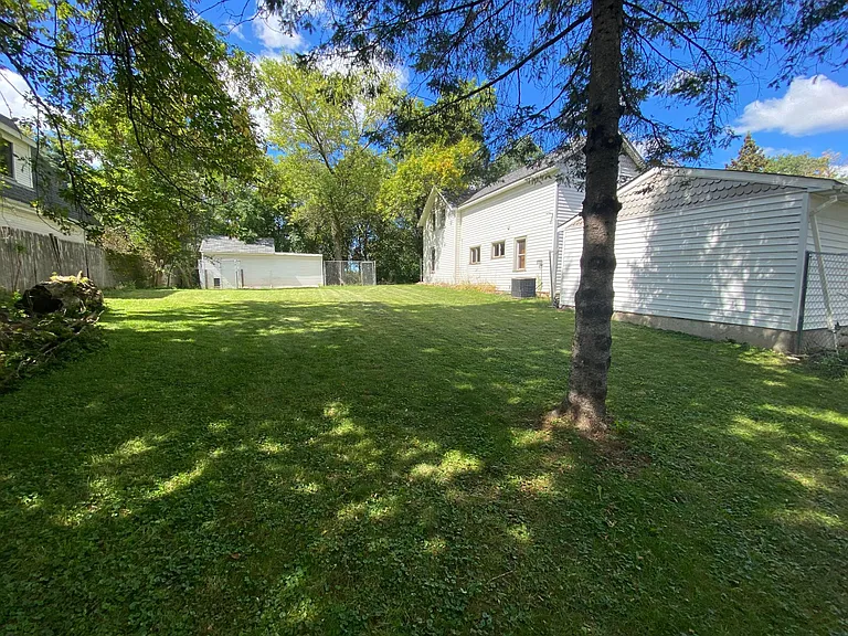 1221 Carnelian St N — Photo 15