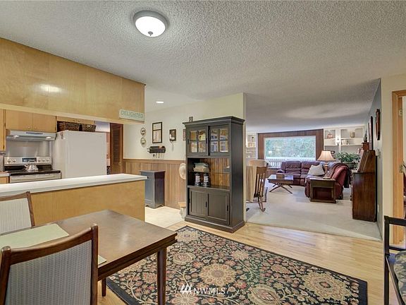 4th image of 4900 270th Ave NE