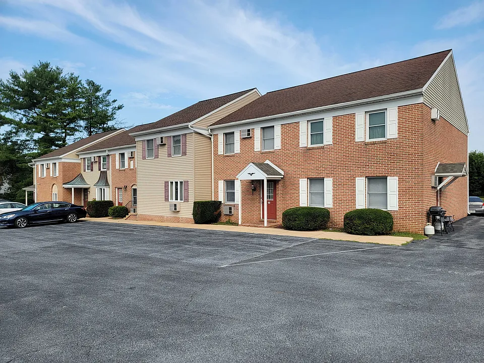 61 W Church St #3