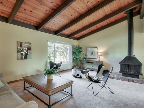 4th image of 210 Marine Blvd