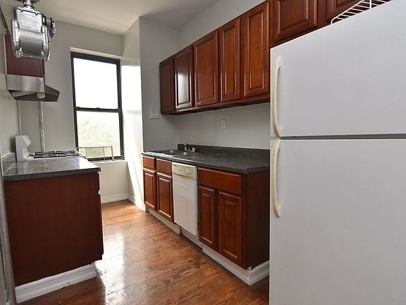 4th image of 551 W 170th St #32A