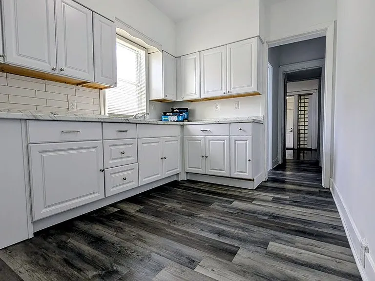 7315 S Kenwood Ave — Photo 2