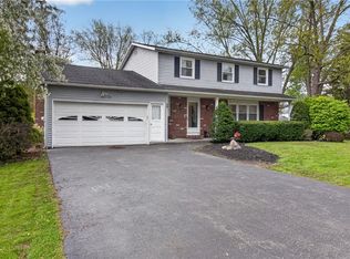 20 Paddington Dr, Rochester, NY 14624