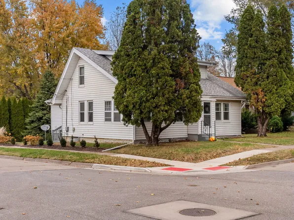 2704 E High St, Davenport, IA 52803