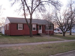 1416 8th St SW, Minot, ND 58701