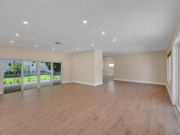 21060 NE 18th Ct, Miami, FL 33179