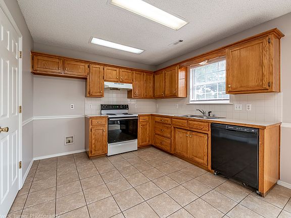4th image of 501 Barker Ave