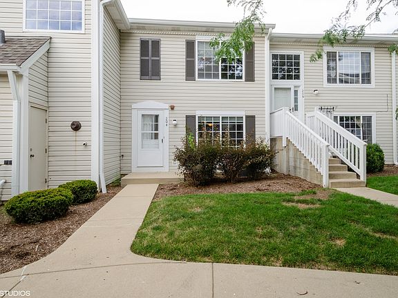 2nd image of 204 E Victoria Cir