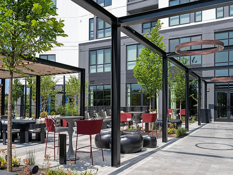 Madison West Elm — Photo 10
