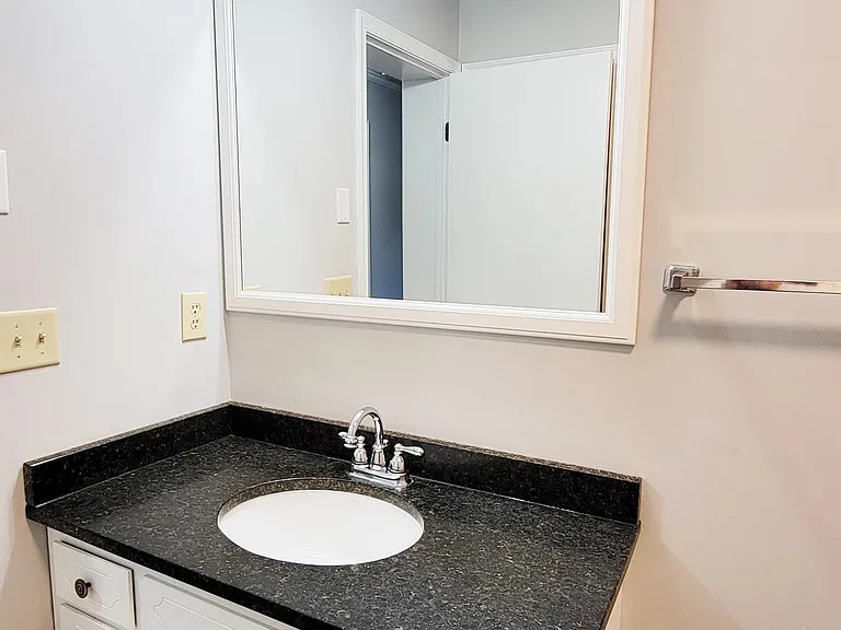 830 Larch Way #1 — Photo 25