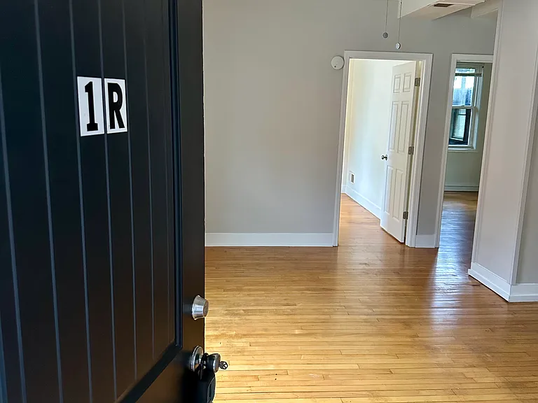 601 Olive Ln #1R — Photo 1