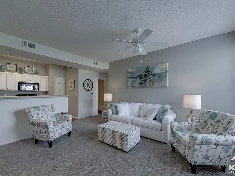 La Crosse Apartments — Photo 11