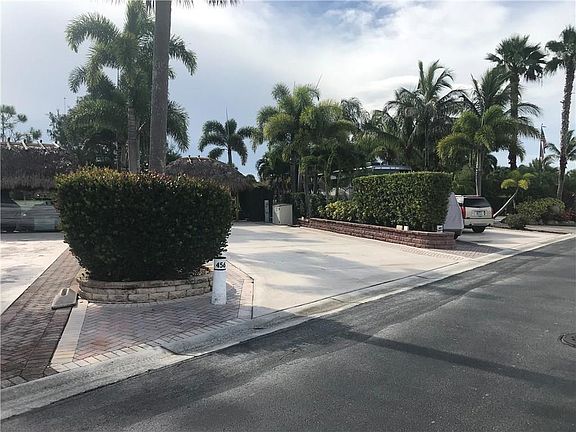 4th image of 456 NW Foursome Ln