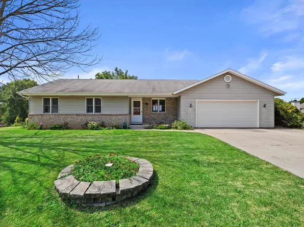 W2369 Heather STREET, Oconomowoc, WI 53066