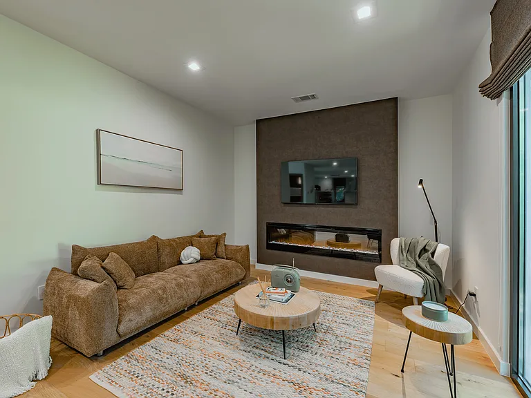 2806 Geronimo Trl — Photo 5