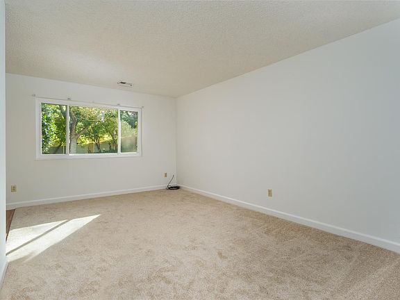 4th image of 36 Oliva Dr #A