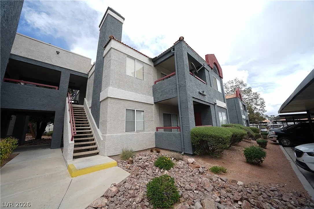 2 bed, 2.0 bath, 998 sqft, $1,495 — Photo 2